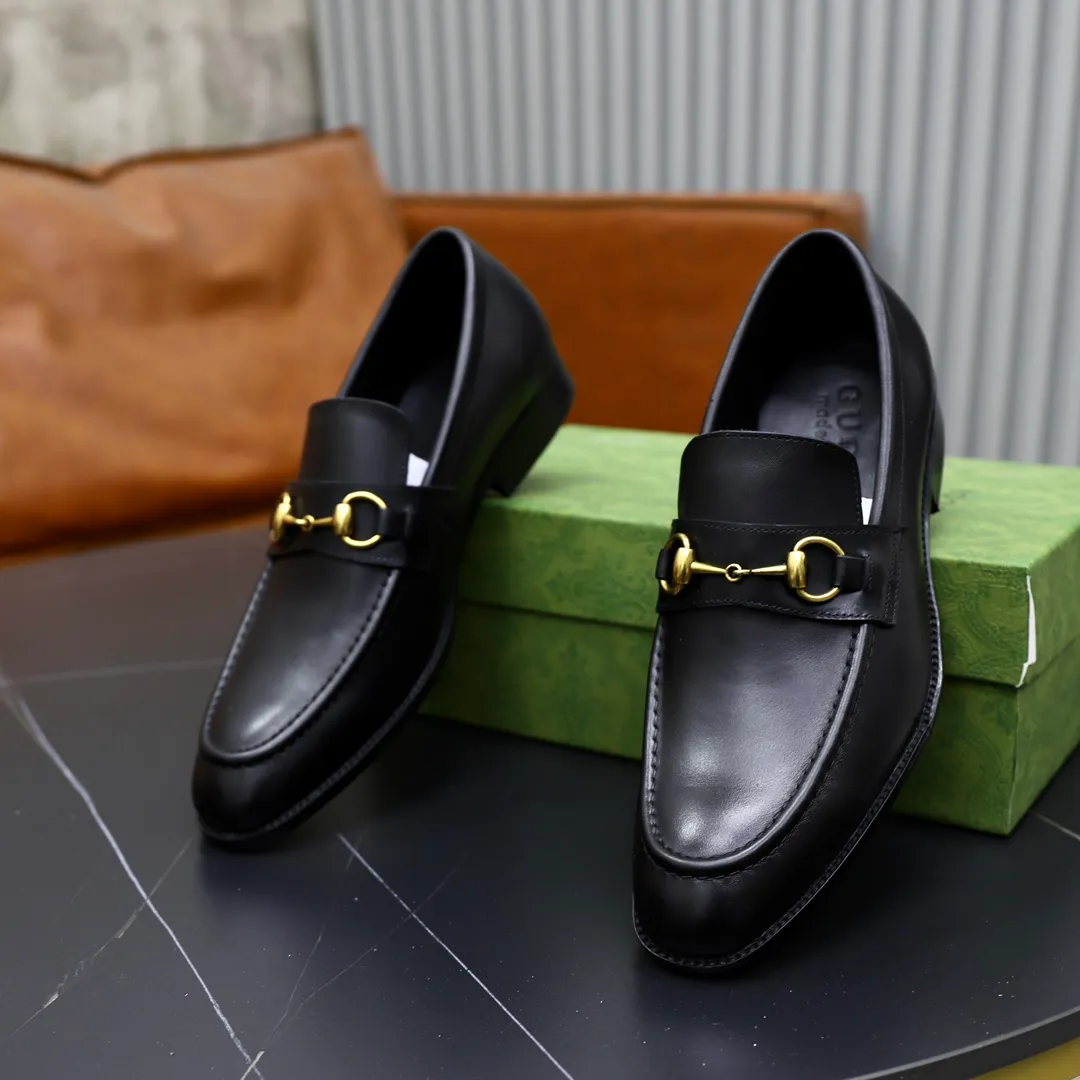 Men's shoes: 250🙅‍♂️🙅‍♂️🙅‍♂️Niuli Brand: GUCCI Size: 38-44 (45 can be customized) Level: Counter classic Material: Original soft cowhide upper Comfortable cowhide lining Original lightweight outsole Style category: Business casual footwear Driving leather shoes Color: Actual picture color